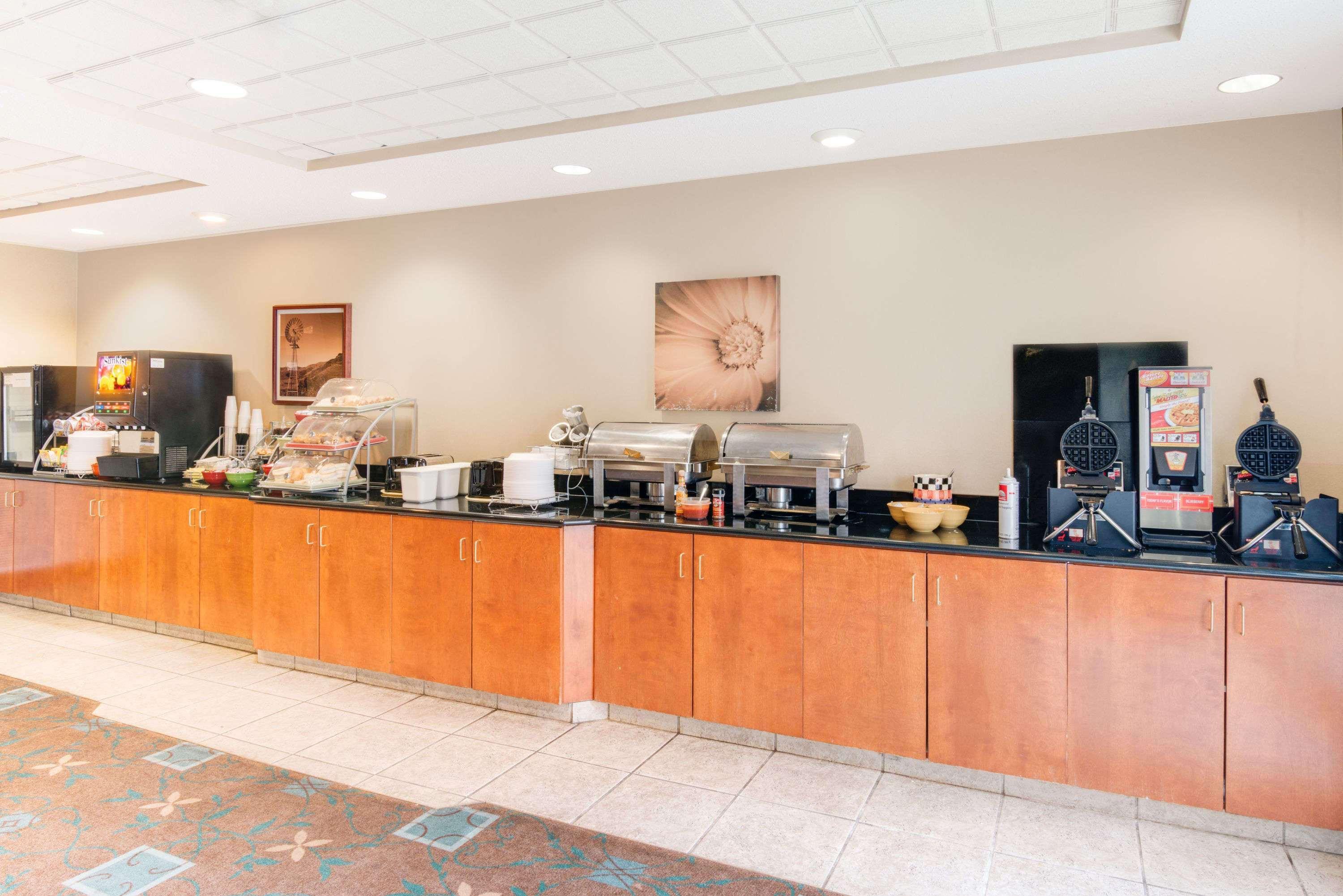 Wingate By Wyndham Gillette Hotel Exterior foto